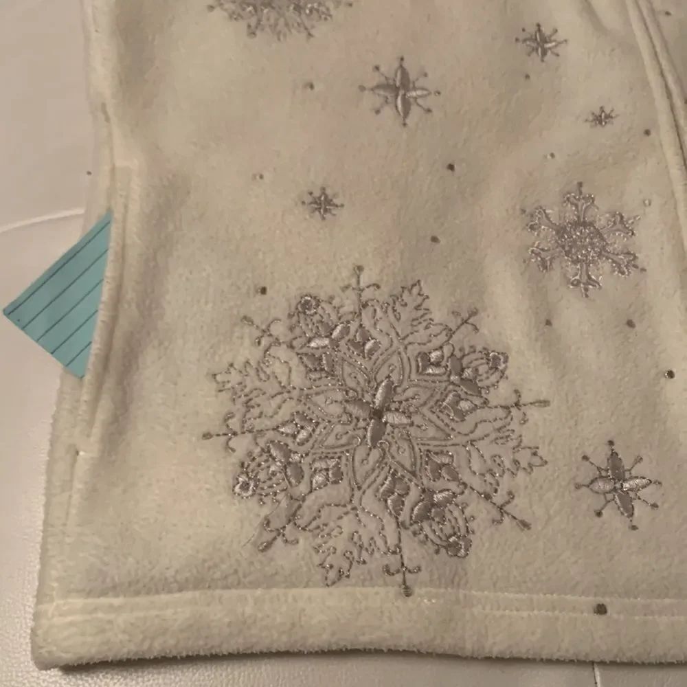 Croft & Barrow Fleece Embroidered Snowflake Vest Size LP - Picture 5 of 10